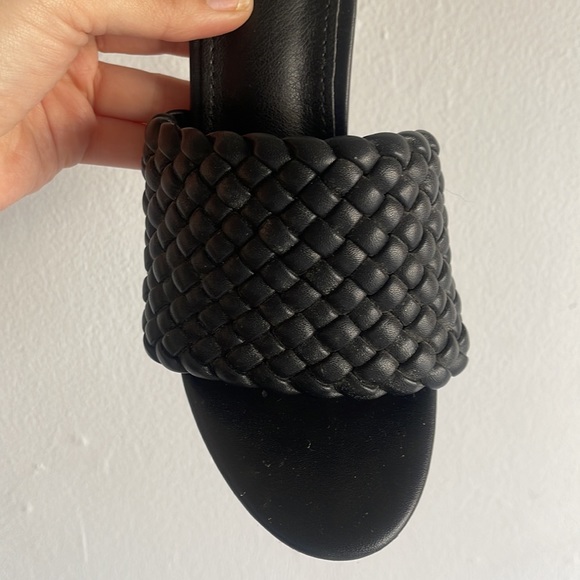 Black heels - Picture 3 of 4